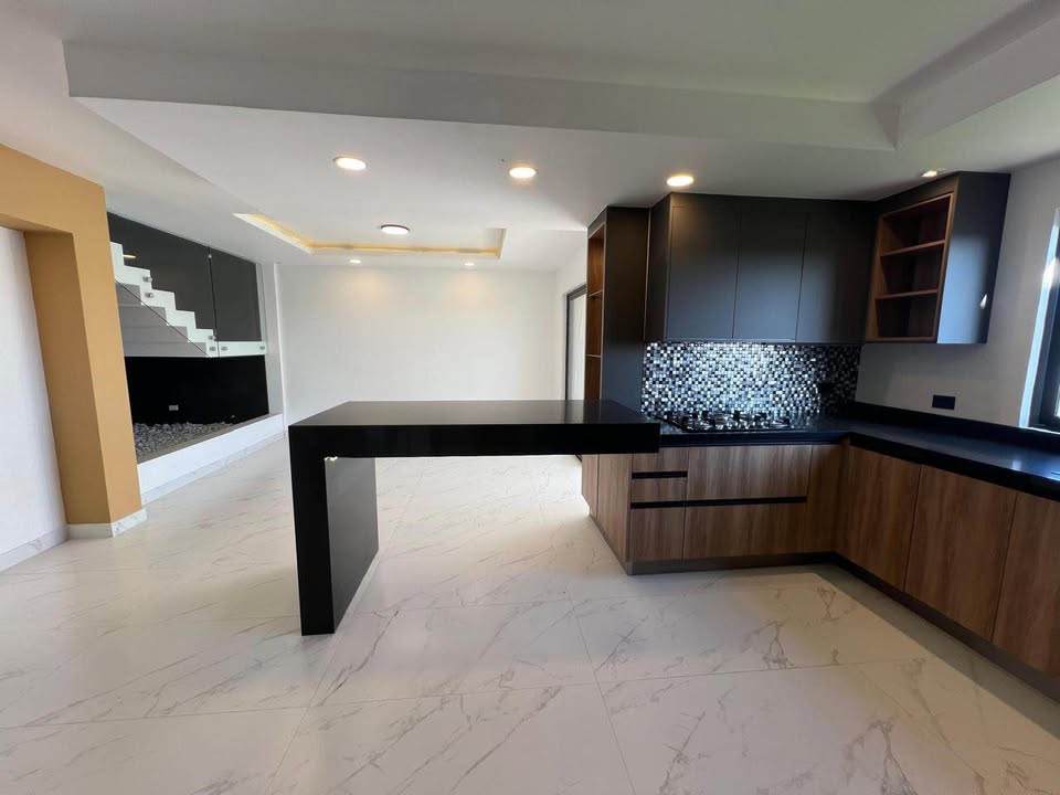 La Paloma Home For Sale Picture 7