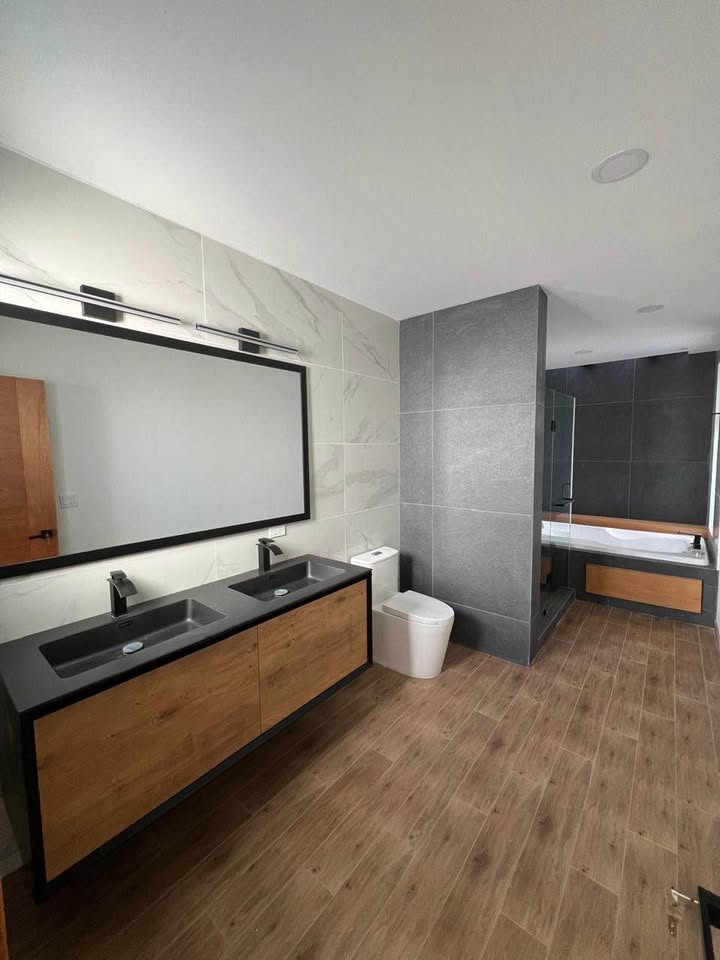 La Paloma Home For Sale Picture 11