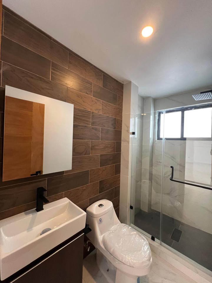 La Paloma Home For Sale Picture 12