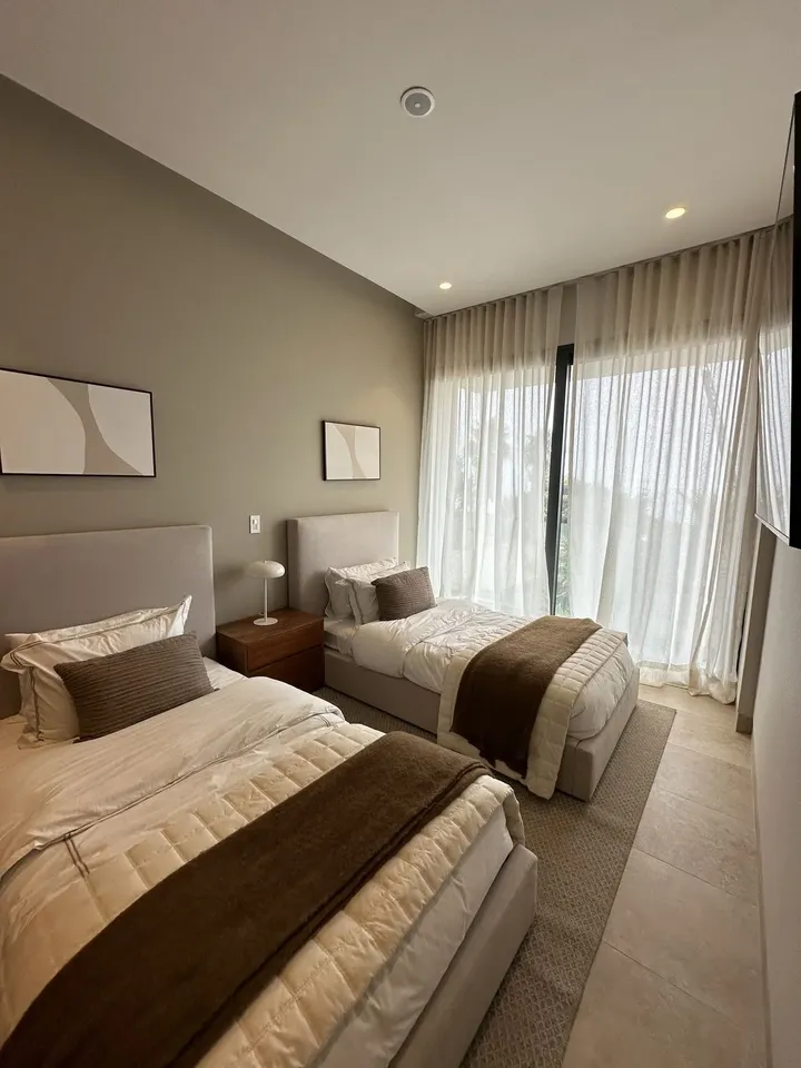 The Wavve Condominium Tower Condominium For Sale Picture 10