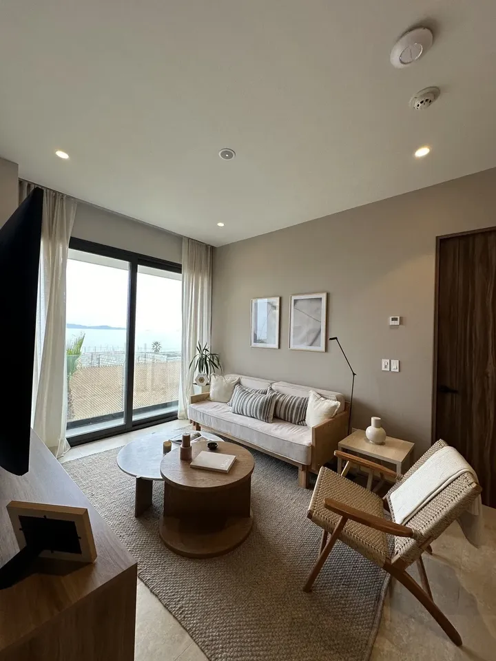 The Wavve Condominium Tower Condominium For Sale Picture 10