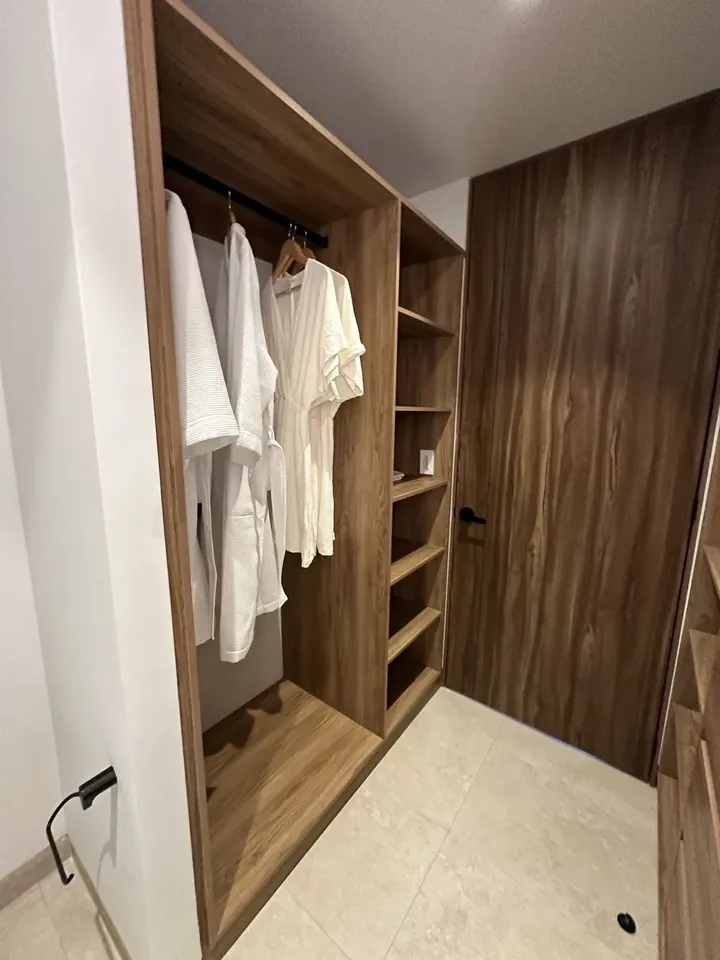 The Wavve Condominium Tower Condominium For Sale Picture 10
