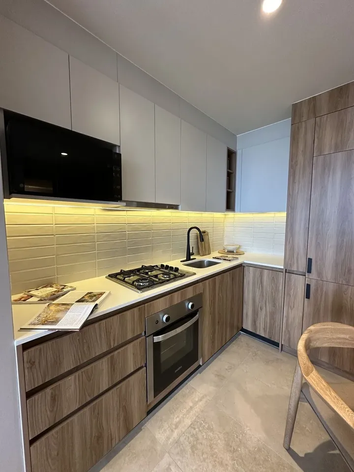 The Wavve Condominium Tower Condominium For Sale Picture 10