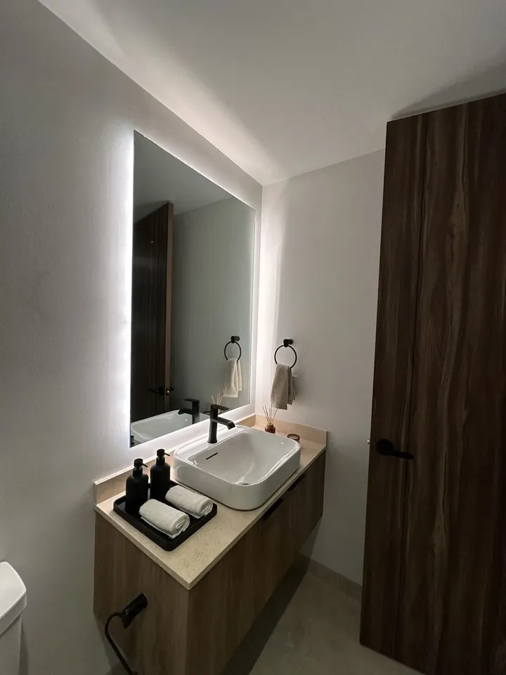 The Wavve Condominium Tower Condominium For Sale Picture 10